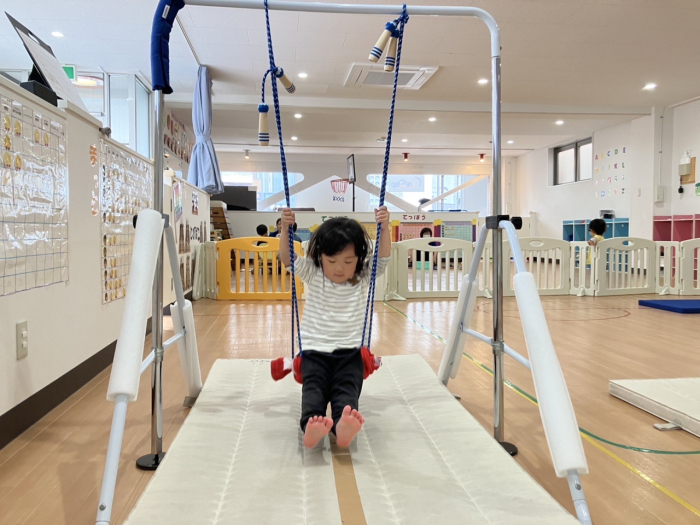 ブランコで体幹運動！