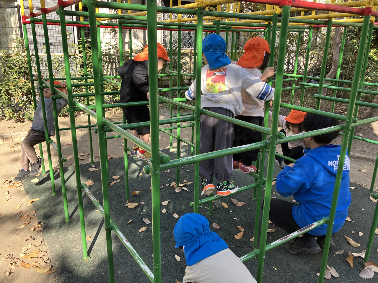 子どもたちだけであそぶ